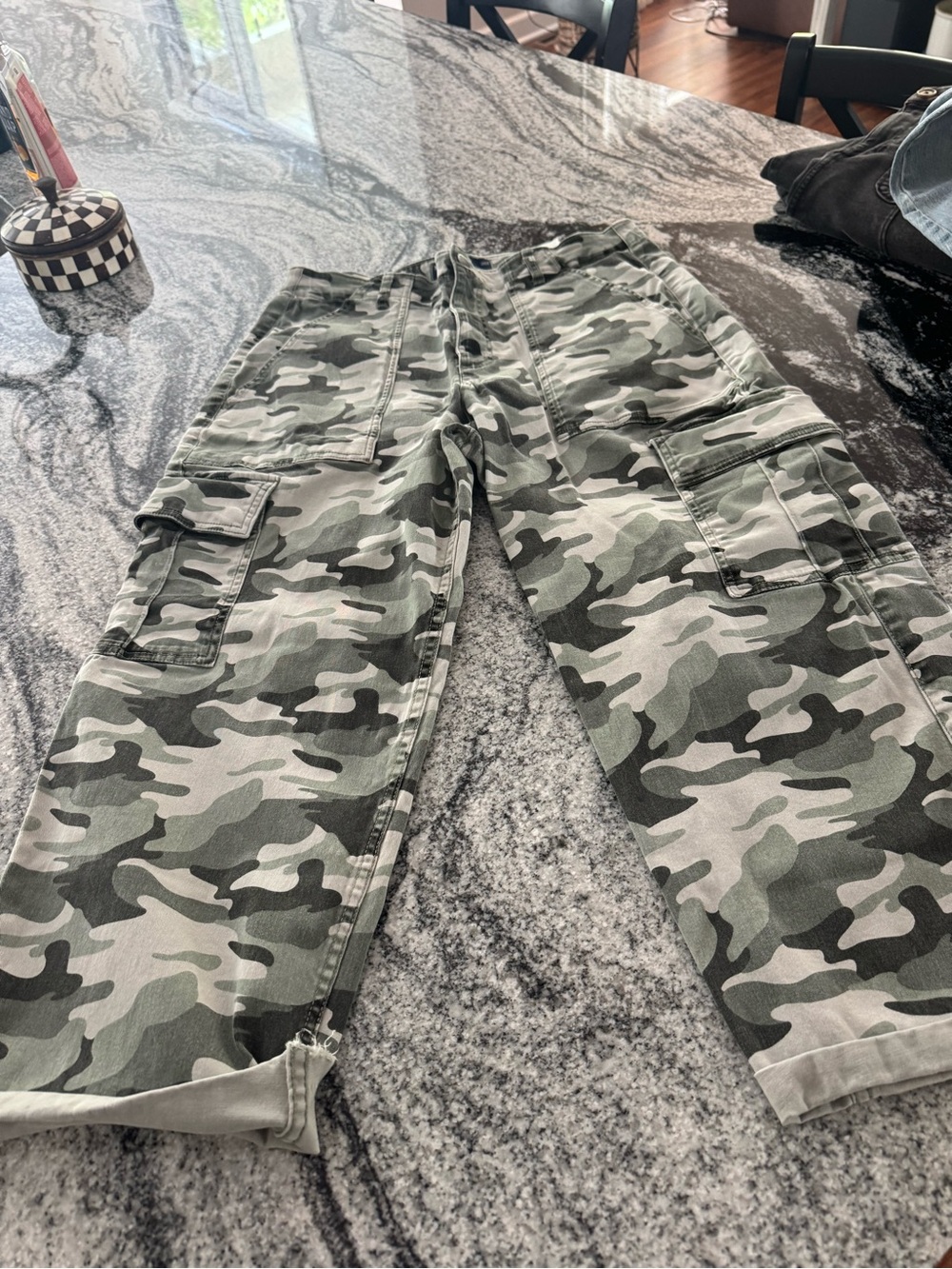 Hollister Green Camo Cargo Ankle Pants